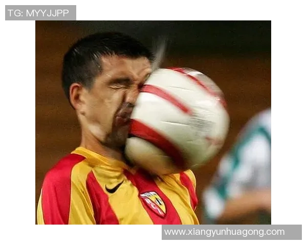 巴西足球明星戴金链引发热议彰显奢华生活方式与运动员形象的碰撞