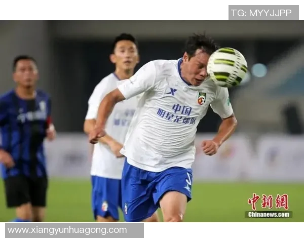 足球明星们的运动眼镜选择揭秘提升竞技表现的时尚利器