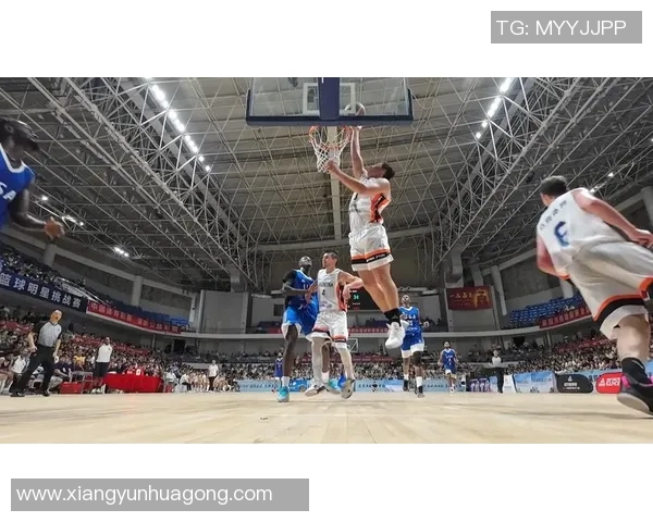 明星篮球场上的精彩瞬间十大明星展现运动魅力的打球照片合集